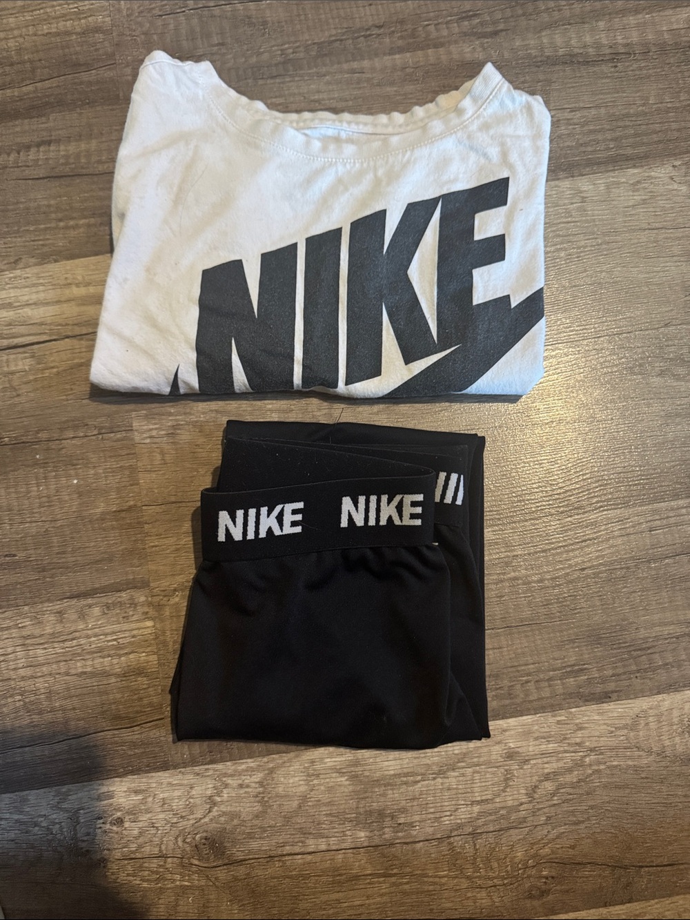 Nike Kids Black Leggings with Logo Waistband and Matching Nike Top - Picture 5 of 5